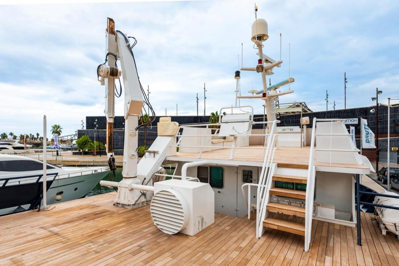 Luxury Boat Hotel Sant Adria de Besos Exterior photo