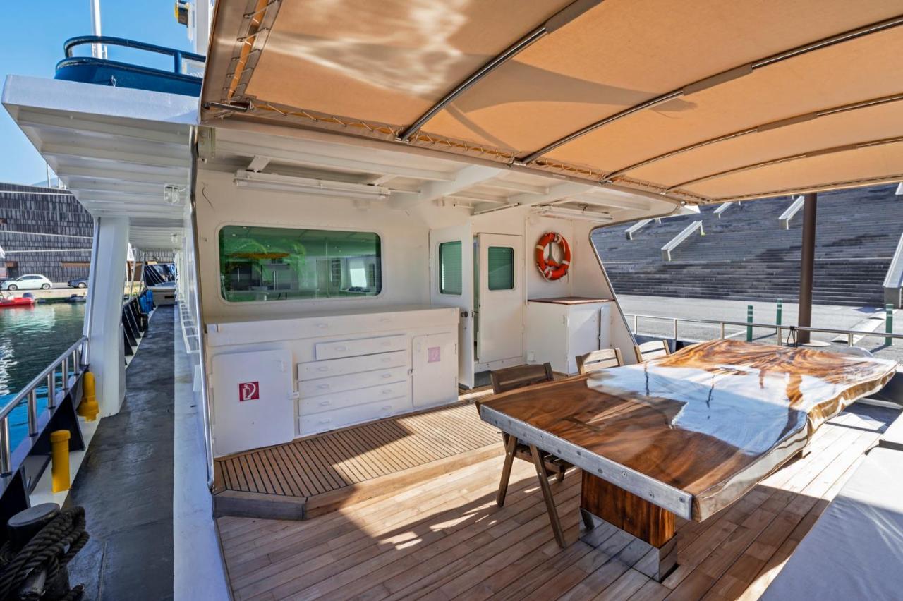 Luxury Boat Hotel Sant Adria de Besos Exterior photo