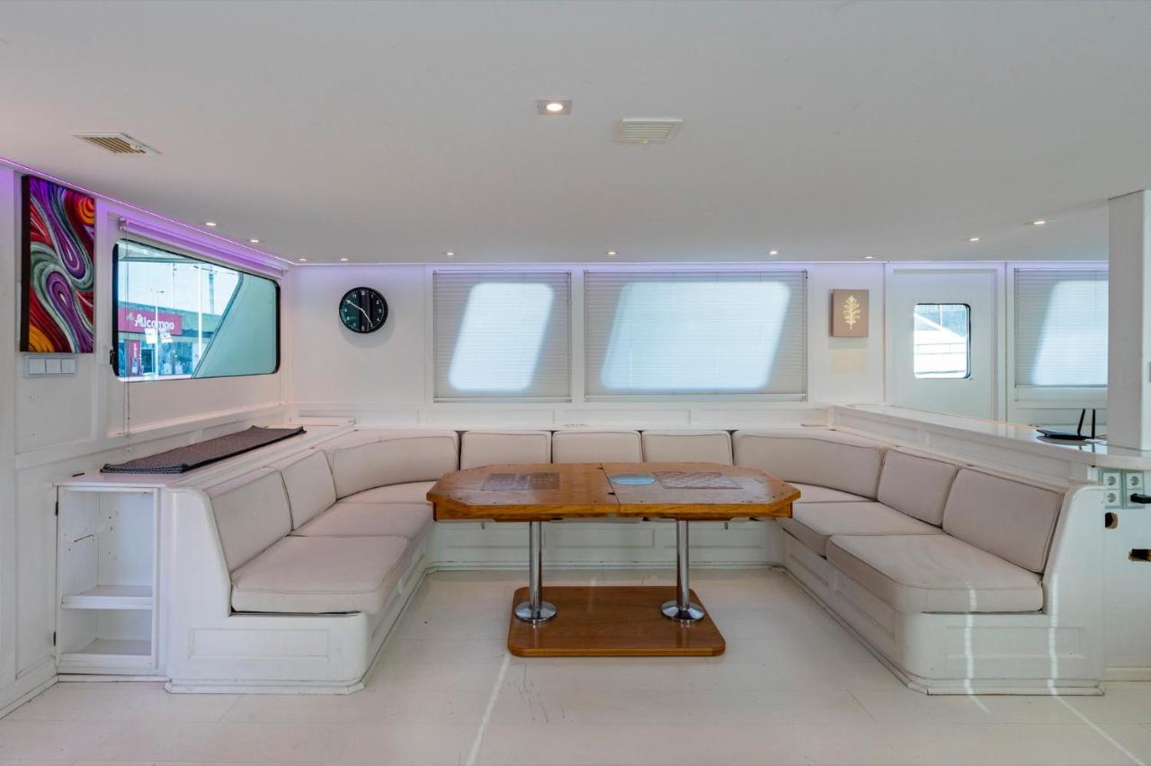 Luxury Boat Hotel Sant Adria de Besos Exterior photo