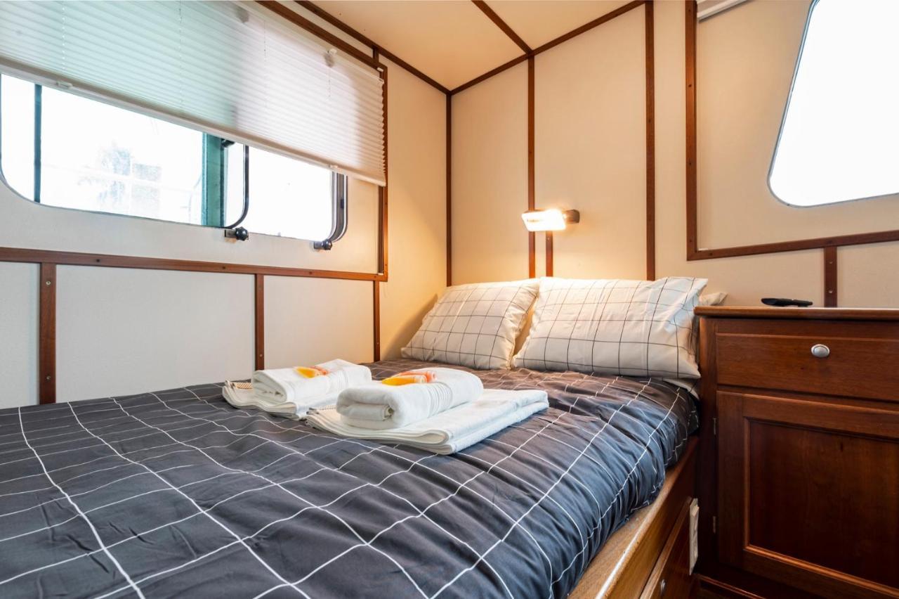 Luxury Boat Hotel Sant Adria de Besos Exterior photo