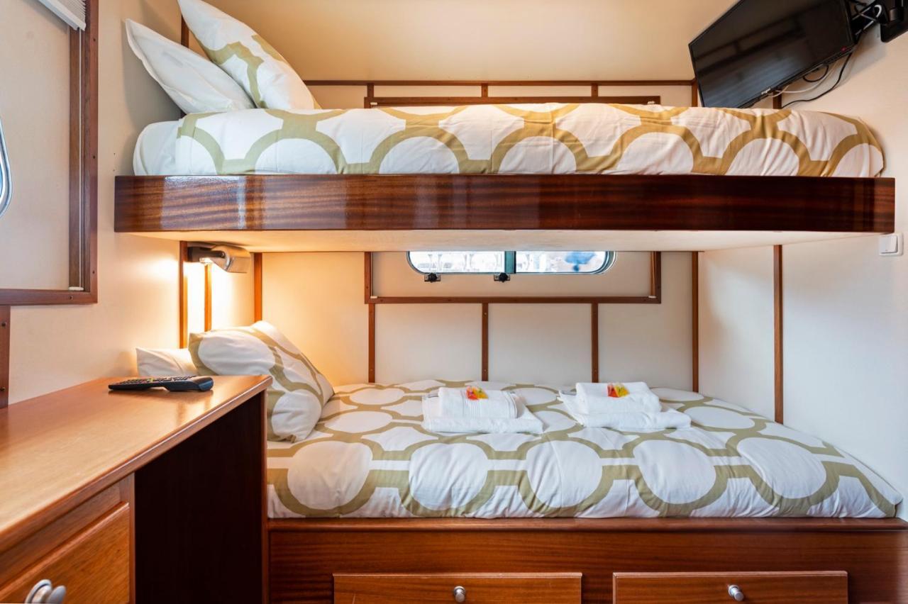 Luxury Boat Hotel Sant Adria de Besos Exterior photo