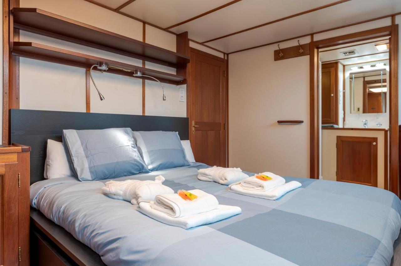 Luxury Boat Hotel Sant Adria de Besos Exterior photo