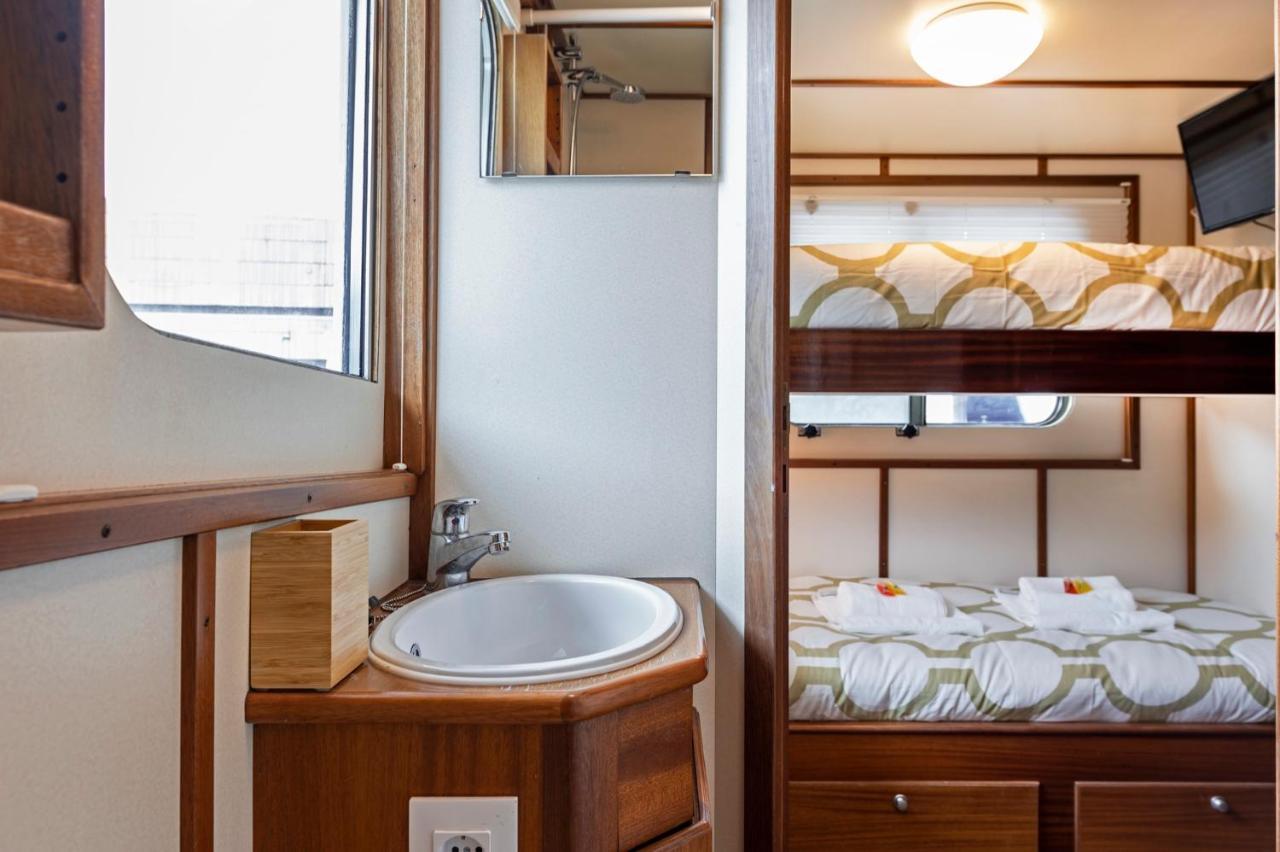 Luxury Boat Hotel Sant Adria de Besos Exterior photo